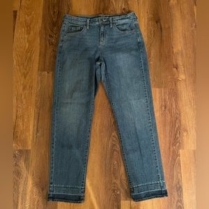 Ladies Universal thread jeans size 8 29regular mid rise boyfriend med blue